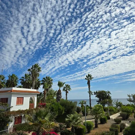 Holiday home Barefoot House