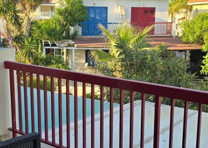 別荘 Barefoot House ラルナカ