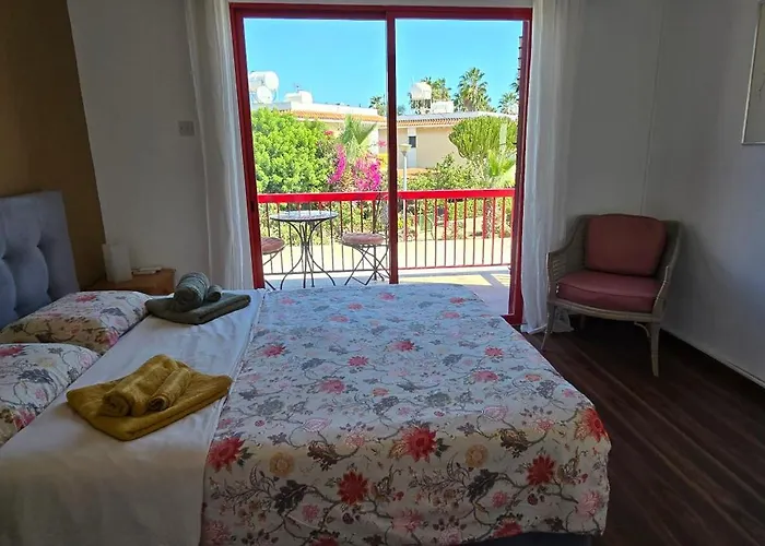 Barefoot House ラルナカ