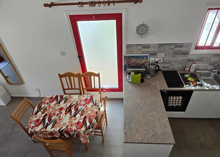 別荘 Barefoot House ラルナカ