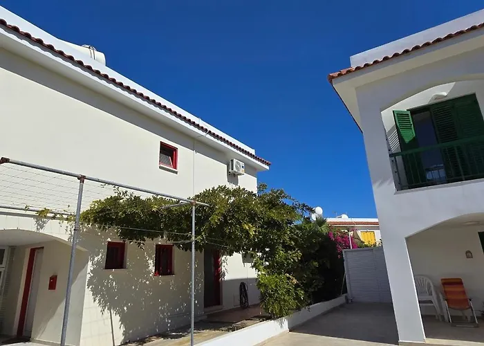 Barefoot House בית נופש