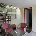 Barefoot House