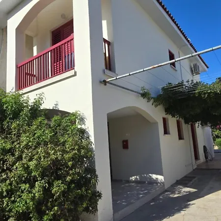 بيت للعطل Barefoot House لارنكا