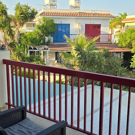 بيت للعطل Barefoot House لارنكا