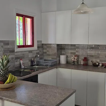 Barefoot House לרנקה