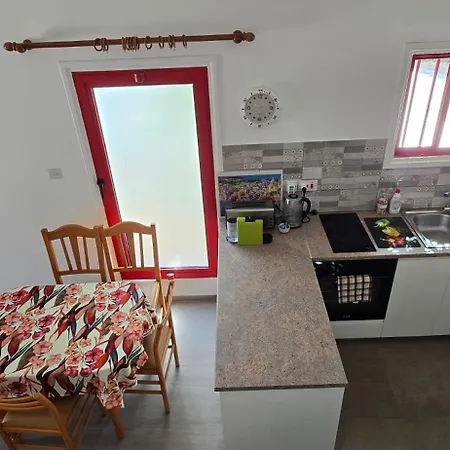 Barefoot House בית נופש