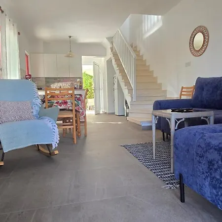 Barefoot House