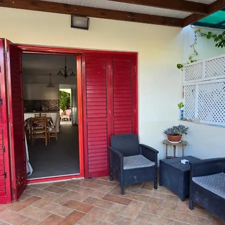 Barefoot House * لارنكا
