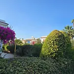 Barefoot House בית נופש