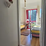 Barefoot House לרנקה