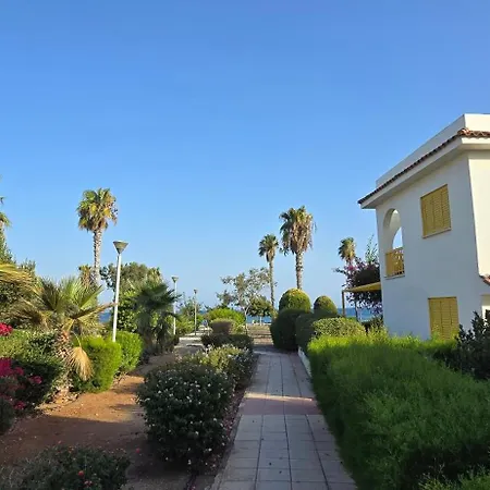 Barefoot House 펜션 라르나카
