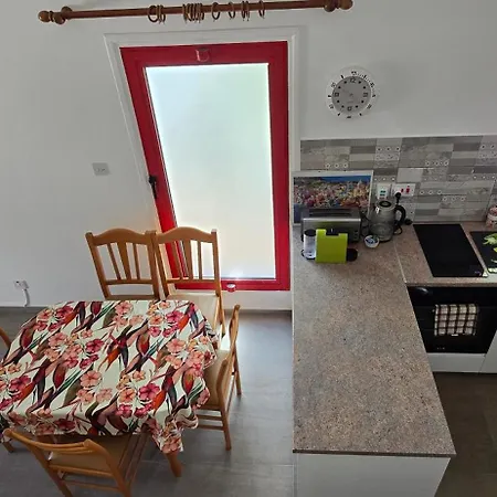 펜션 Barefoot House 라르나카